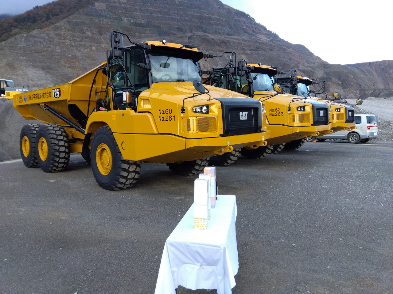 新しい重機（アーティキュレートダンプトラック）が納車されました